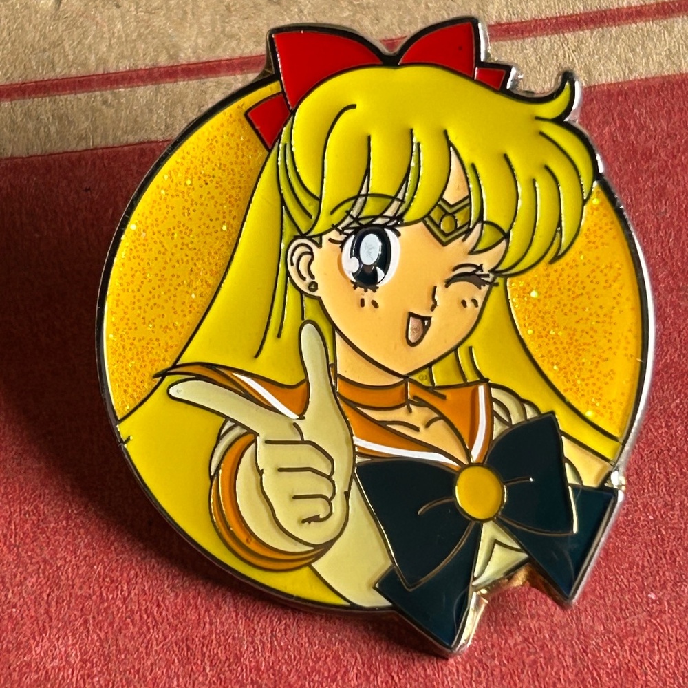 Sailor Guardian Sailor Venus Glitter Enamel Pin